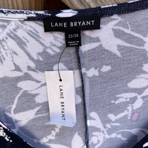 👗Lane Bryant Navy and White Floral Top - Picture 3 of 7